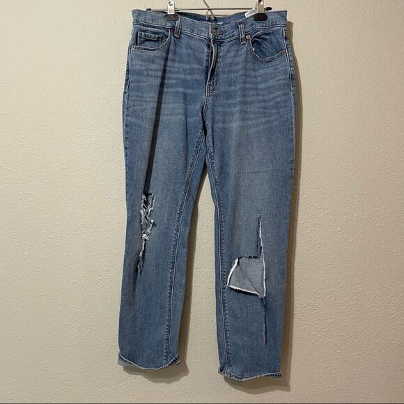Old Navy Boyfriend Mid Rise Light Wash Heavily Distressed Jeans Womens 8 Blue - Picture 4 of 9